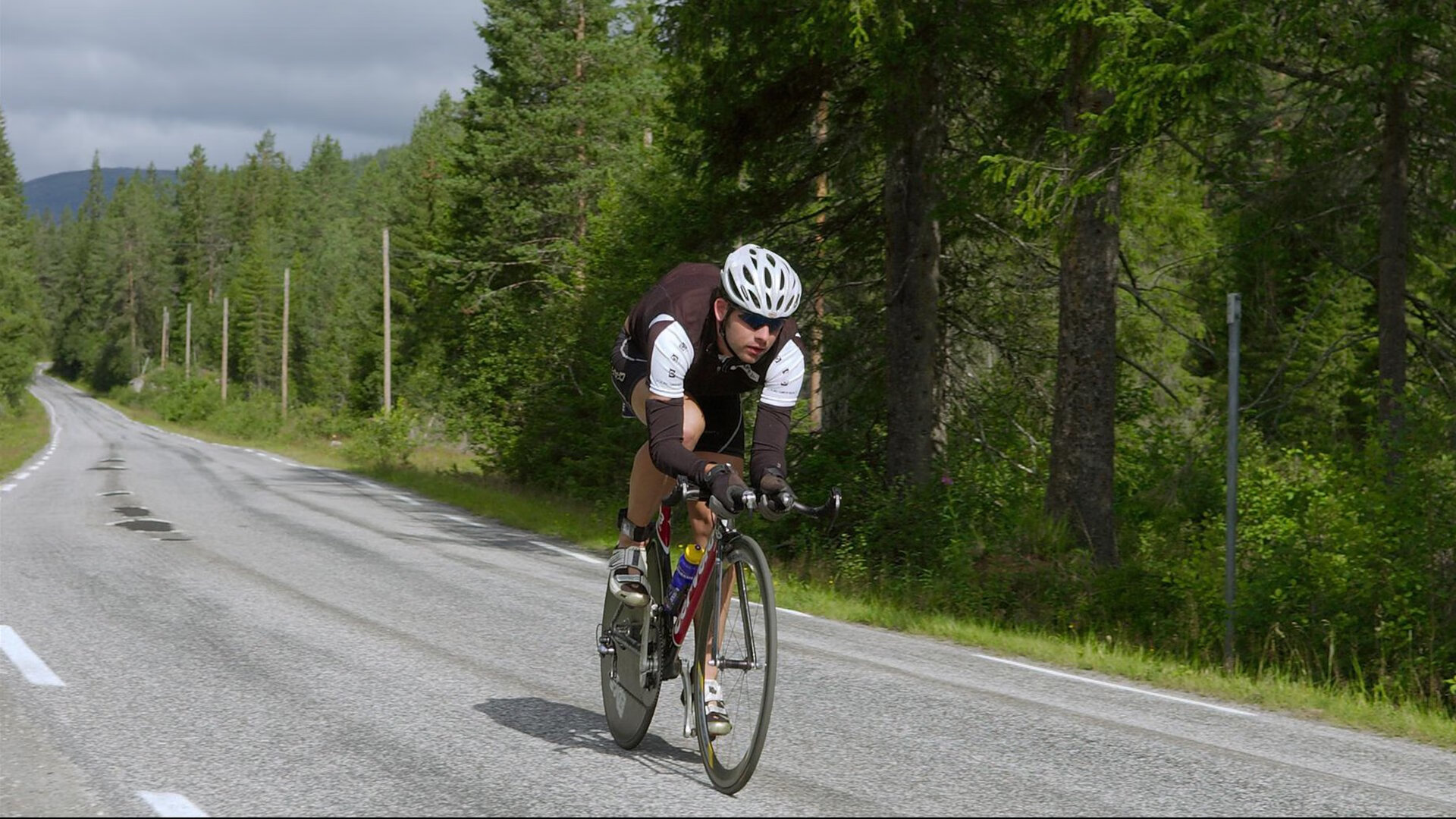 “激烈战役：球迷热血沸腾的最新精彩对决”，激烈战斗是什么意思